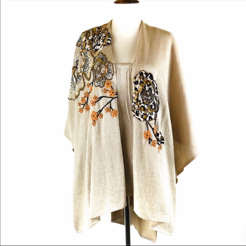 NWT Chico’s set top with coordinating wrap shrug